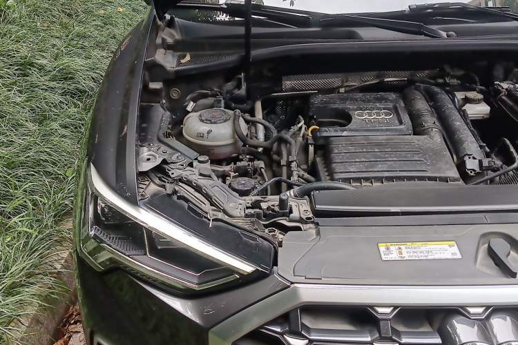 Used Audi Q3 2020 35 TFSI Fashion Dynamic Model Engine Bay Right