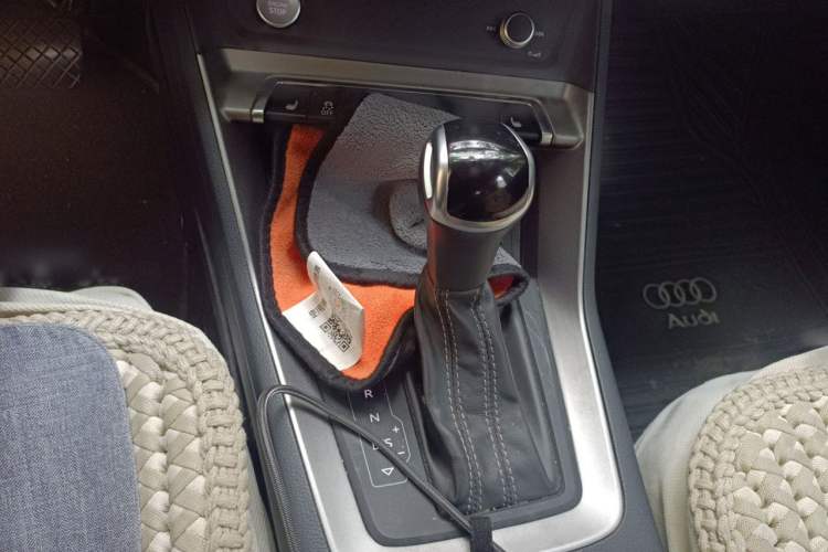 Used Audi Q3 2020 35 TFSI Fashion Dynamic Model Gear Lever
