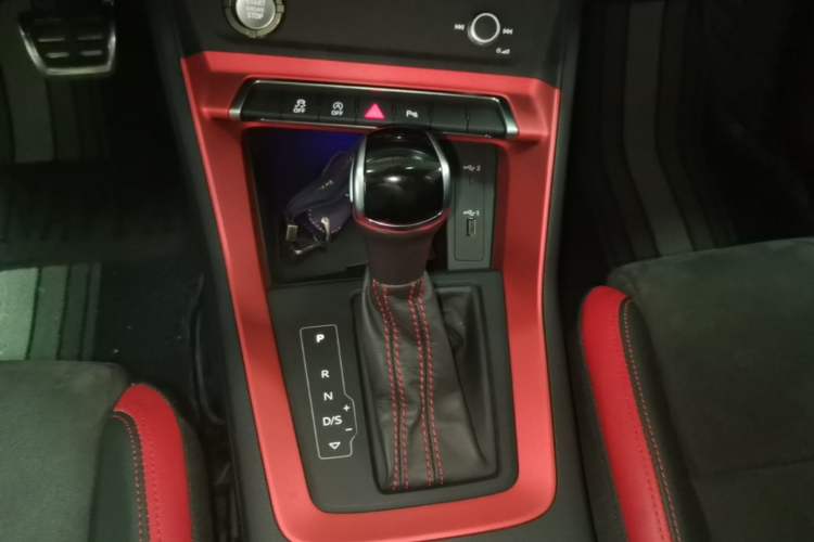 Used Audi Q3 2020 40 TFSI Fashion Dynamic Model Gear Lever