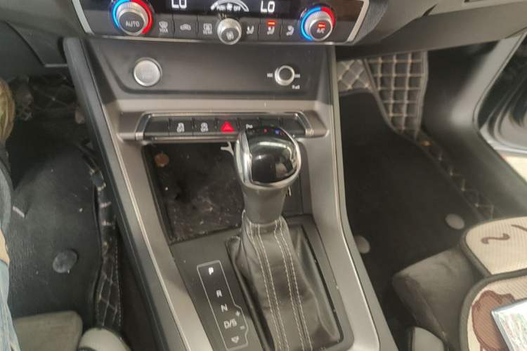 Used Audi Q3 2020 35 TFSI Fashion Dynamic Model Gear Lever