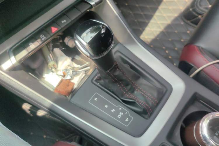 Used Audi Q3 2020 35 TFSI Fashionable and Elegant Model Gear Lever