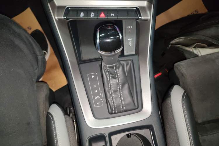 Used Audi Q3 2020 35 TFSI Fashion Dynamic Model Gear Lever