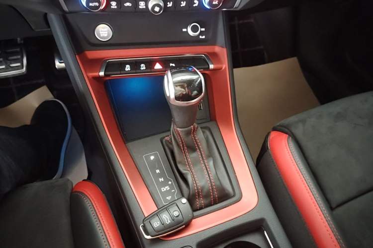 Used Audi Q3 2020 40 TFSI Fashion Dynamic Model Gear Lever