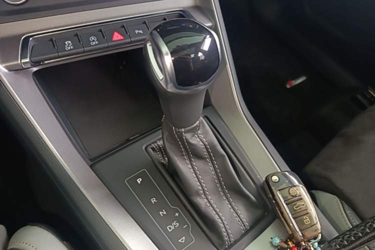 Used Audi Q3 2020 35 TFSI Fashion Dynamic Model Gear Lever