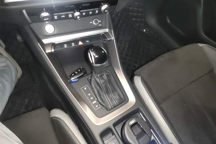 Used Audi Q3 2020 35 TFSI Fashion Dynamic Model Gear Lever