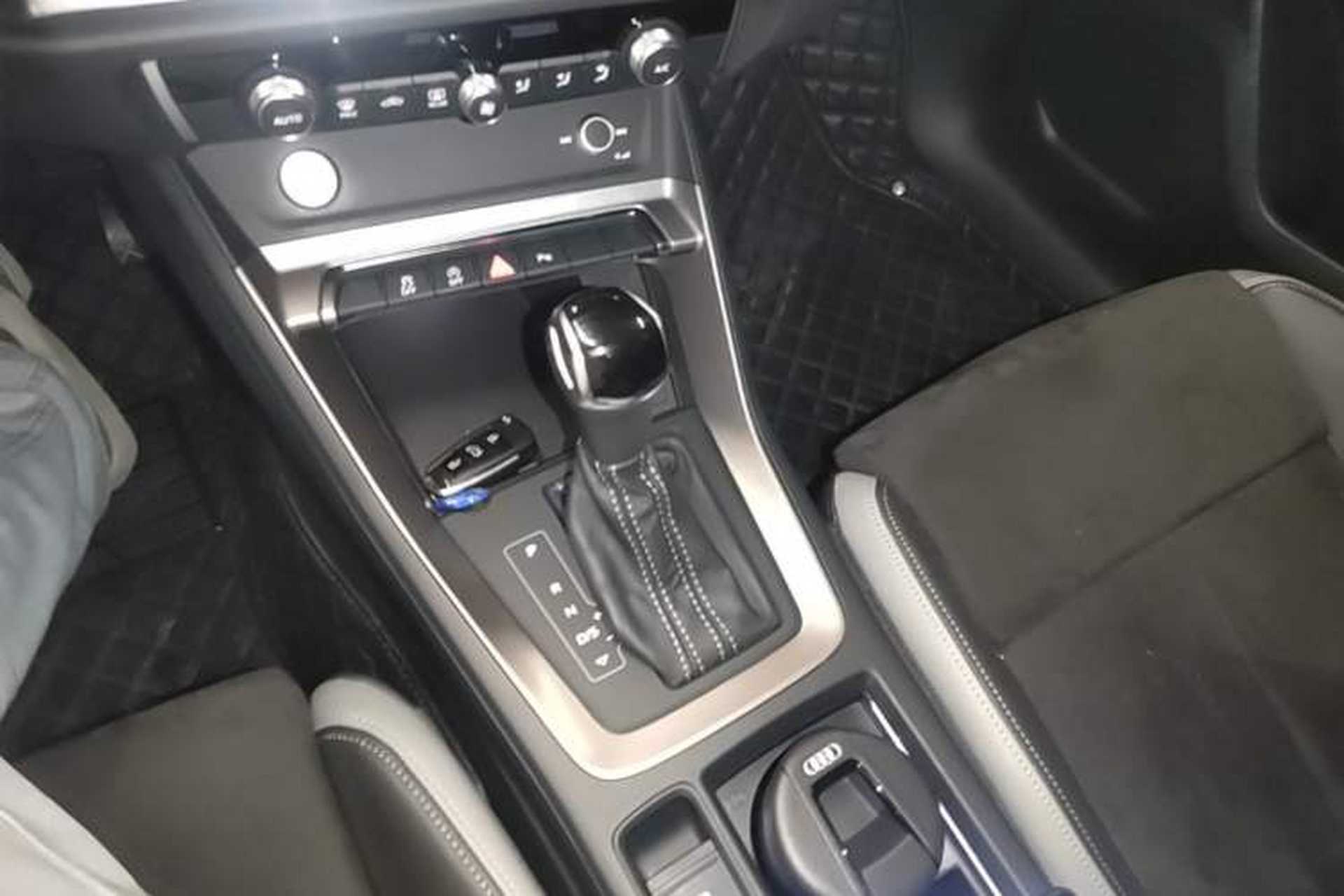Used Audi Q3 2020 35 TFSI Fashion Dynamic Model Gear Lever
