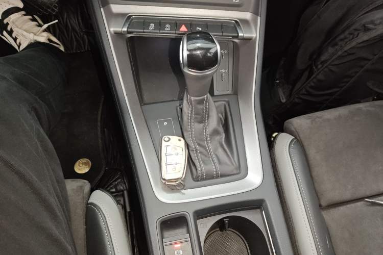 Used Audi Q3 2020 35 TFSI Fashion Dynamic Model Gear Lever
