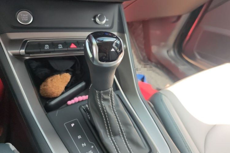 Used Audi Q3 2020 35 TFSI Fashionable and Elegant Model Gear Lever
