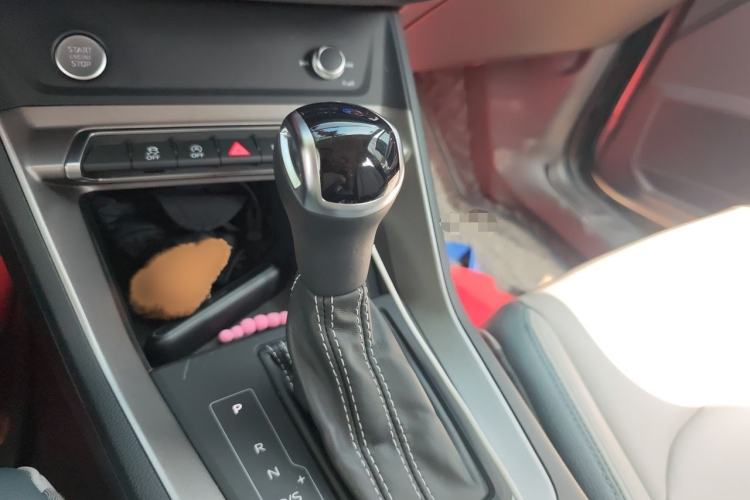 Used Audi Q3 2020 35 TFSI Fashionable and Elegant Model Gear Lever