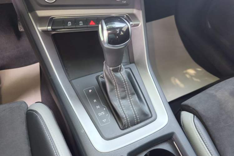 Used Audi Q3 2020 35 TFSI Fashion Dynamic Model Gear Lever