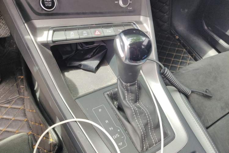 Used Audi Q3 2020 35 TFSI Fashion Dynamic Model Gear Lever