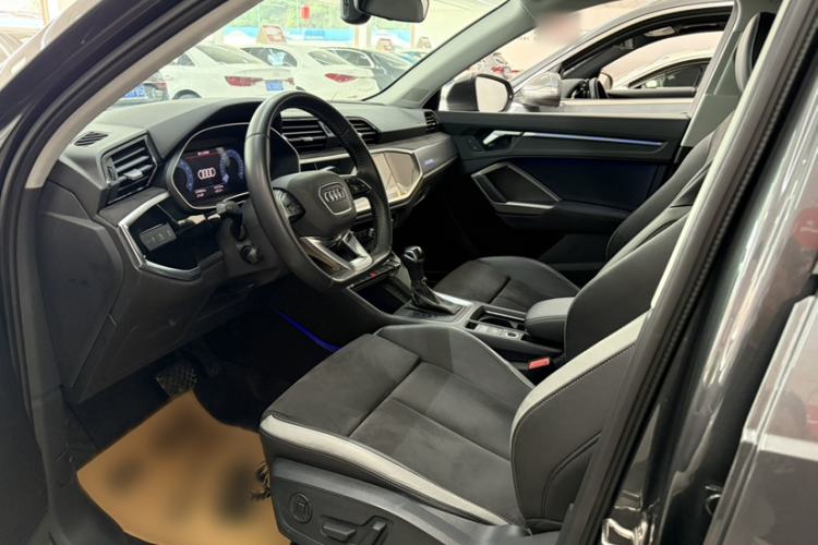 Used Audi Q3 2020 45 TFSI quattro Fashion Dynamic Model Interior 2
