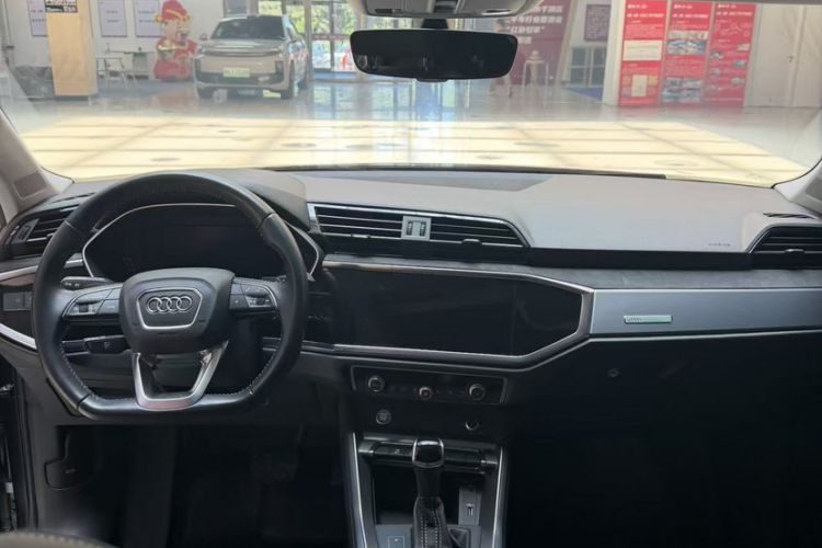 Used Audi Q3 2020 40 TFSI Fashion Dynamic Model Interior 2