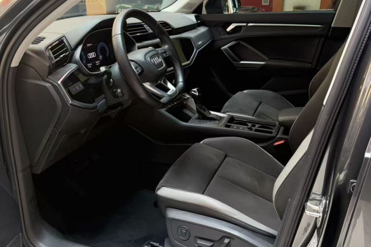 Used Audi Q3 2020 40 TFSI Fashion Dynamic Model Interior 3