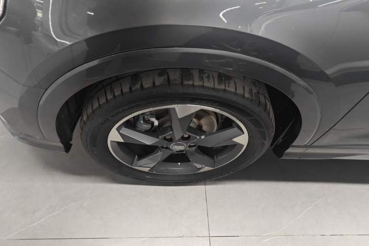 Used Audi Q3 2020 35 TFSI Fashion Dynamic Model Left Front Wheel Hub