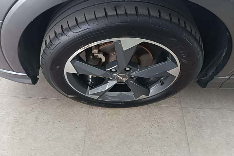 Used Audi Q3 2020 35 TFSI Fashion Dynamic Model Left Front Wheel Hub