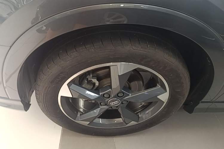 Used Audi Q3 2020 35 TFSI Fashion Dynamic Model Left Front Wheel Hub