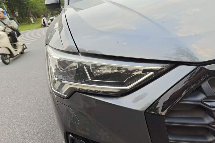 Used Audi Q3 2020 40 TFSI Fashion Dynamic Model Right Front Headlight
