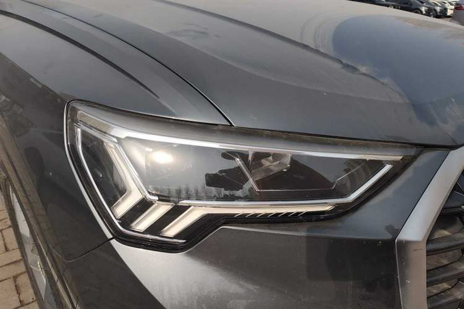 Used Audi Q3 2020 35 TFSI Fashion Dynamic Model Right Front Headlight