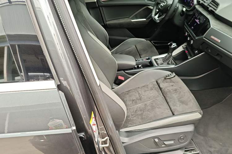 Used Audi Q3 2020 45 TFSI quattro Fashion Dynamic Model Right Front Seat