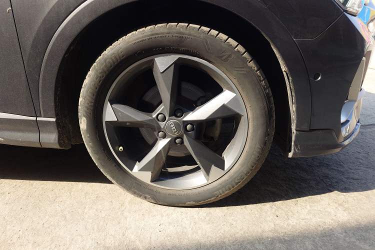 Used Audi Q3 2020 35 TFSI Fashion Dynamic Model Right Front Wheel Hub