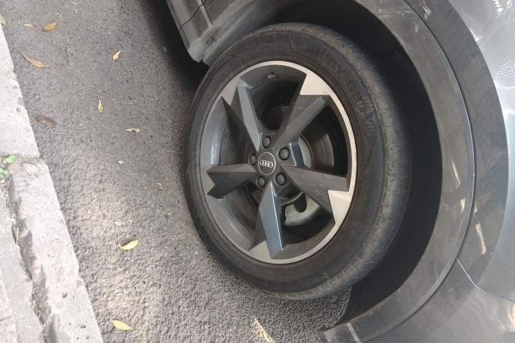 Used Audi Q3 2020 35 TFSI Fashion Dynamic Model Right Front Wheel Hub
