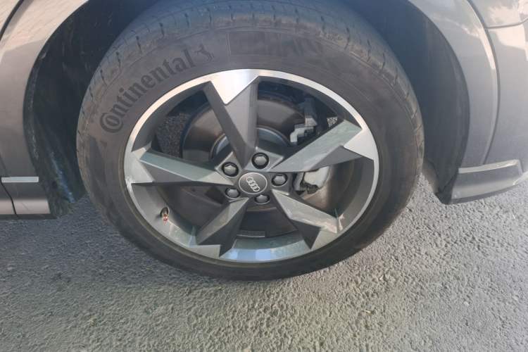 Used Audi Q3 2020 35 TFSI Fashion Dynamic Model Right Front Wheel Hub