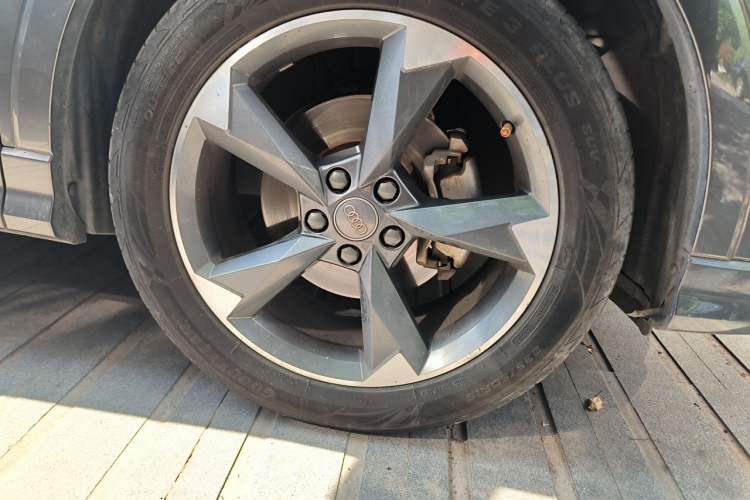 Used Audi Q3 2020 35 TFSI Fashion Dynamic Model Right Front Wheel Hub