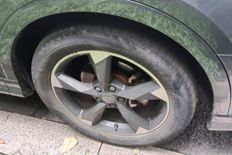 Used Audi Q3 2020 35 TFSI Fashion Dynamic Model Right Front Wheel Hub