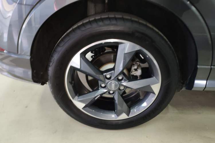 Used Audi Q3 2020 35 TFSI Fashion Dynamic Model Right Rear Wheel Hub