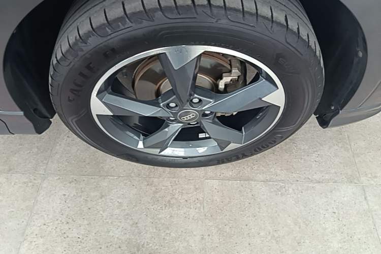 Used Audi Q3 2020 35 TFSI Fashion Dynamic Model Right Rear Wheel Hub