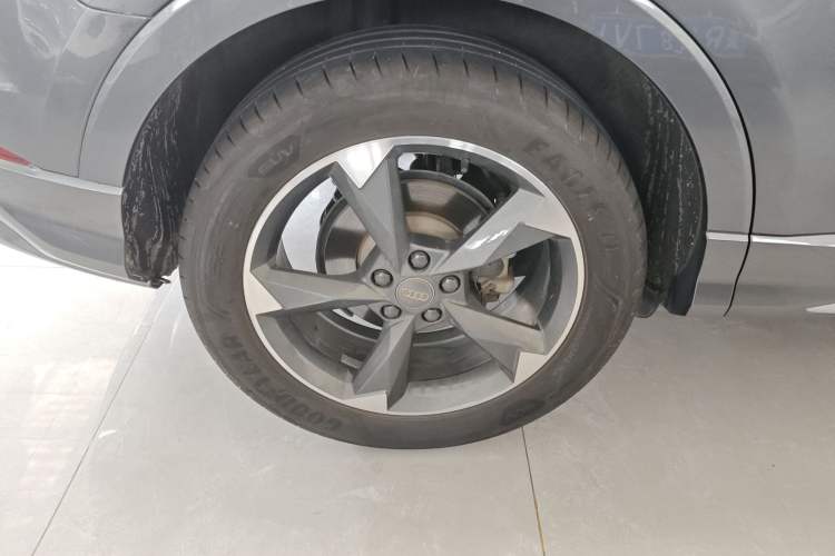 Used Audi Q3 2020 35 TFSI Fashion Dynamic Model Right Rear Wheel Hub