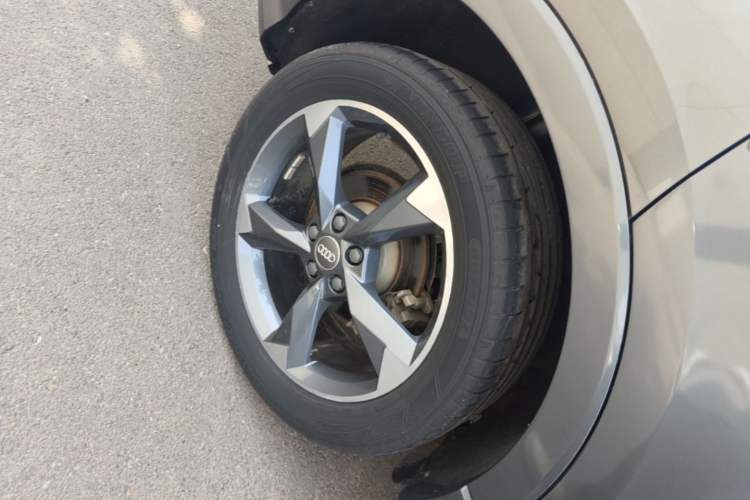 Used Audi Q3 2020 35 TFSI Fashion Dynamic Model Right Rear Wheel Hub