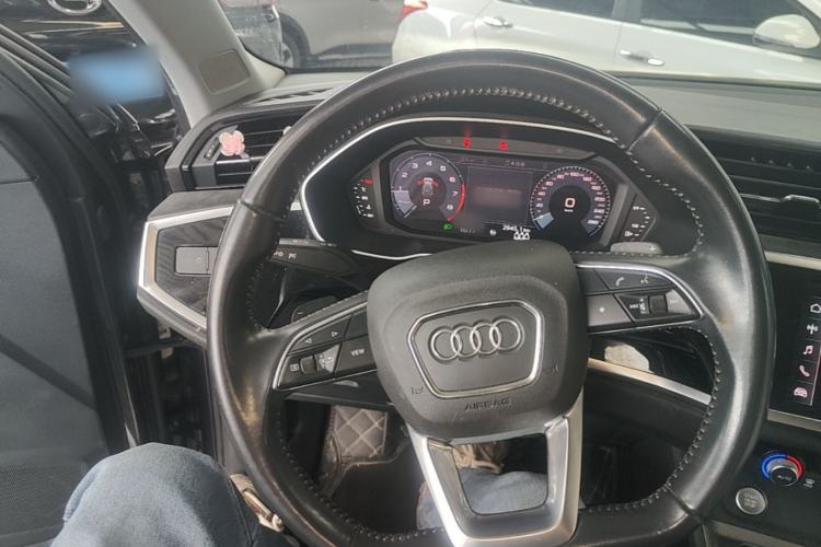 Used Audi Q3 2020 35 TFSI Fashion Dynamic Model Steering Wheel