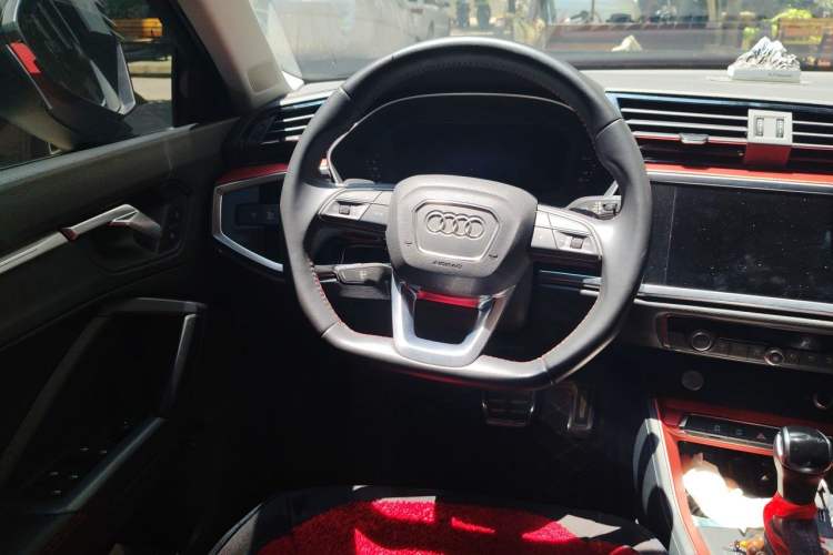 Used Audi Q3 2020 40 TFSI Fashion Dynamic Model Steering Wheel