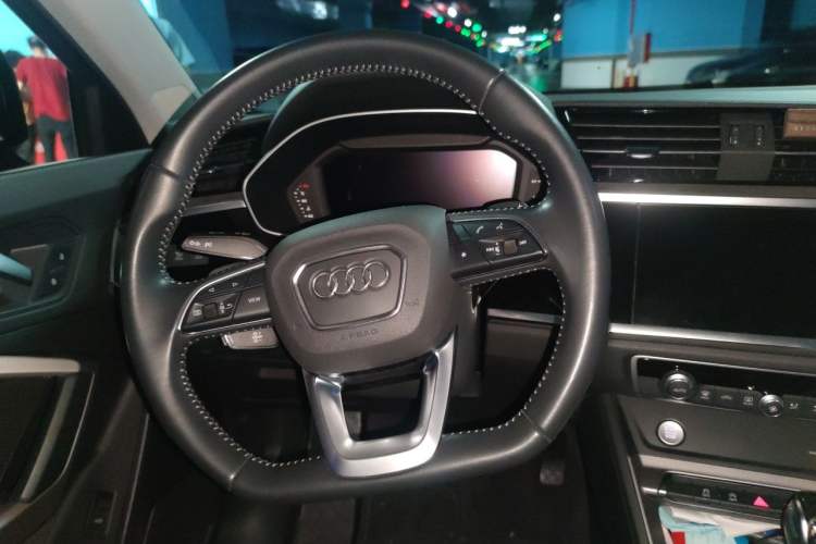 Used Audi Q3 2020 45 TFSI quattro Fashion Dynamic Model Steering Wheel
