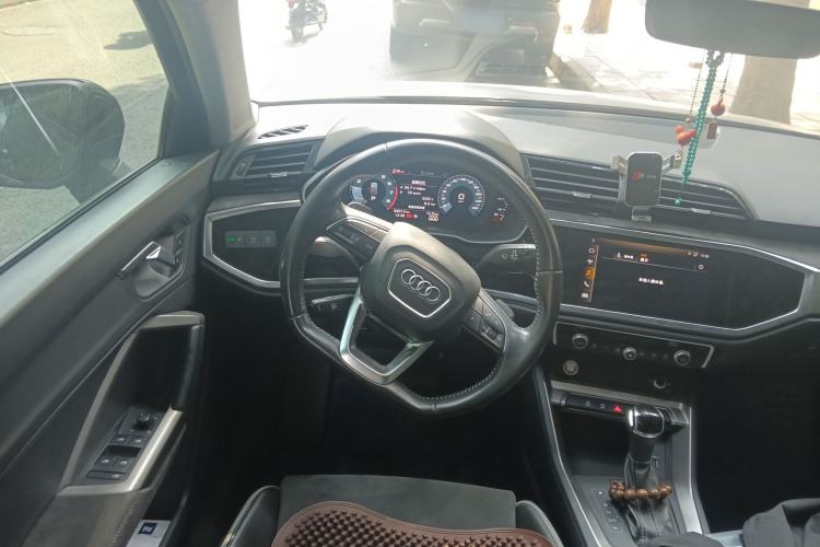 Used Audi Q3 2020 35 TFSI Fashion Dynamic Model Steering Wheel