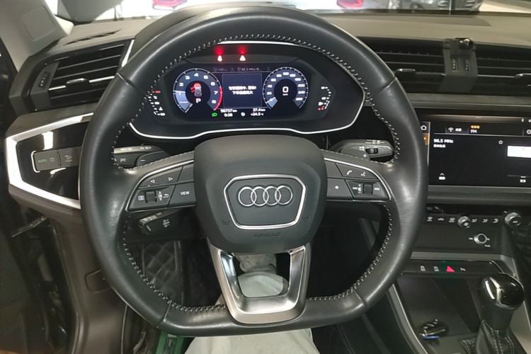 Used Audi Q3 2020 35 TFSI Fashion Dynamic Model Steering Wheel