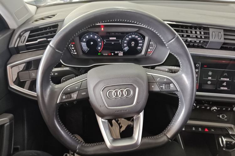 Used Audi Q3 2020 35 TFSI Fashion Dynamic Model Steering Wheel