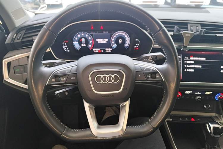 Used Audi Q3 2020 35 TFSI Fashion Dynamic Model Steering Wheel