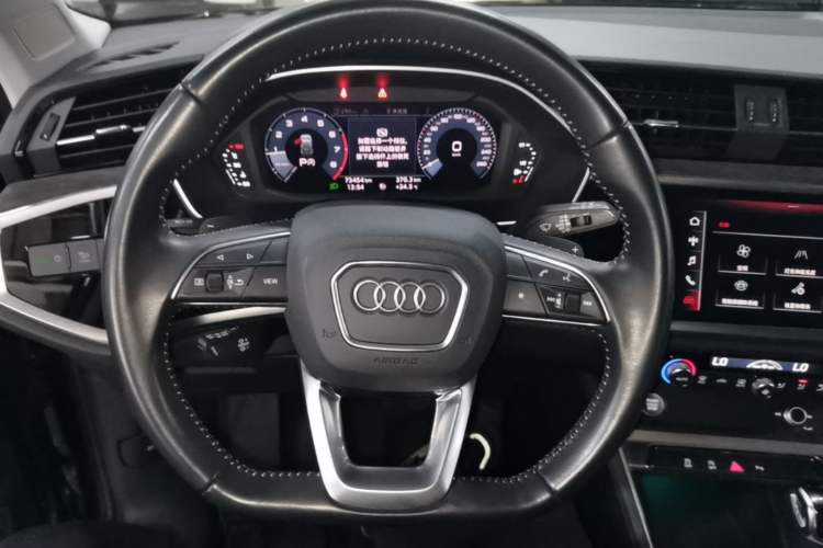 Used Audi Q3 2020 40 TFSI Fashion Dynamic Model Steering Wheel
