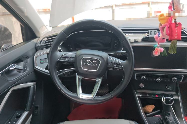 Used Audi Q3 2020 35 TFSI Fashionable and Elegant Model Steering Wheel