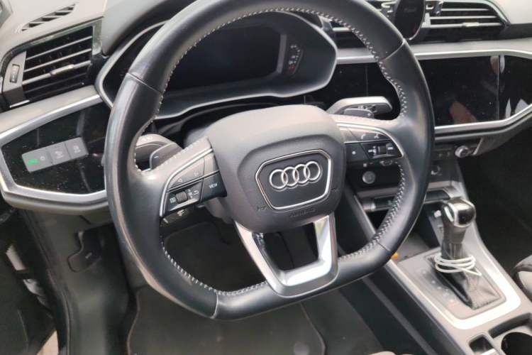 Used Audi Q3 2020 40 TFSI Fashion Dynamic Model Steering Wheel