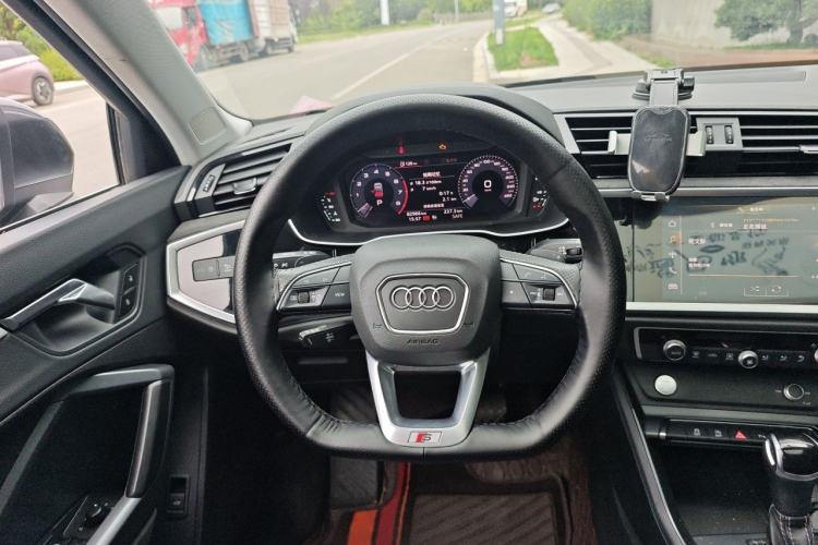 Used Audi Q3 2020 40 TFSI Fashion Dynamic Model Steering Wheel