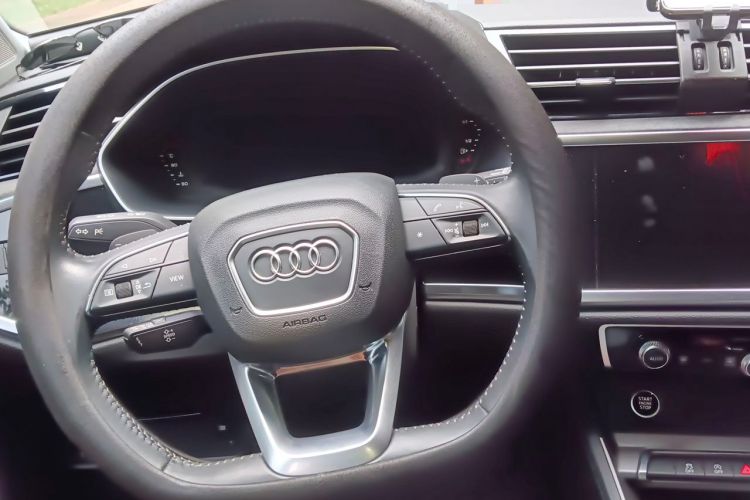 Used Audi Q3 2020 35 TFSI Fashion Dynamic Model Steering Wheel
