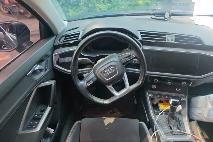 Used Audi Q3 2020 35 TFSI Fashion Dynamic Model Steering Wheel
