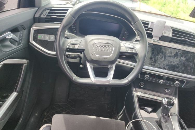 Used Audi Q3 2020 35 TFSI Fashion Dynamic Model Steering Wheel