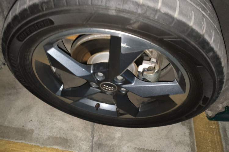 Used Audi Q3 2020 35 TFSI Fashion Dynamic Model Right Front Wheel Hub
