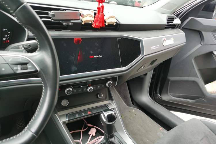 Used Audi Q3 2020 35 TFSI Fashion Dynamic Model Audio And AC Panel