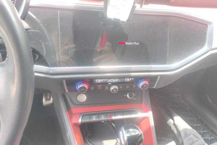 Used Audi Q3 2020 40 TFSI Fashion Dynamic Model Audio And AC Panel